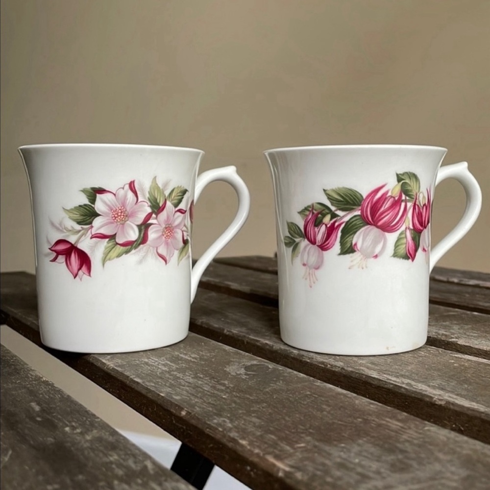 Rosina China Co. Ltd. Queen’s fine bone china cups. Made in England.  Like new*